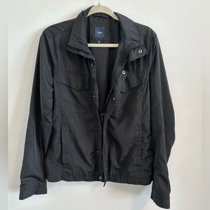 Gap windbreaker/outer shell jacket. Size S. Inside pocket.